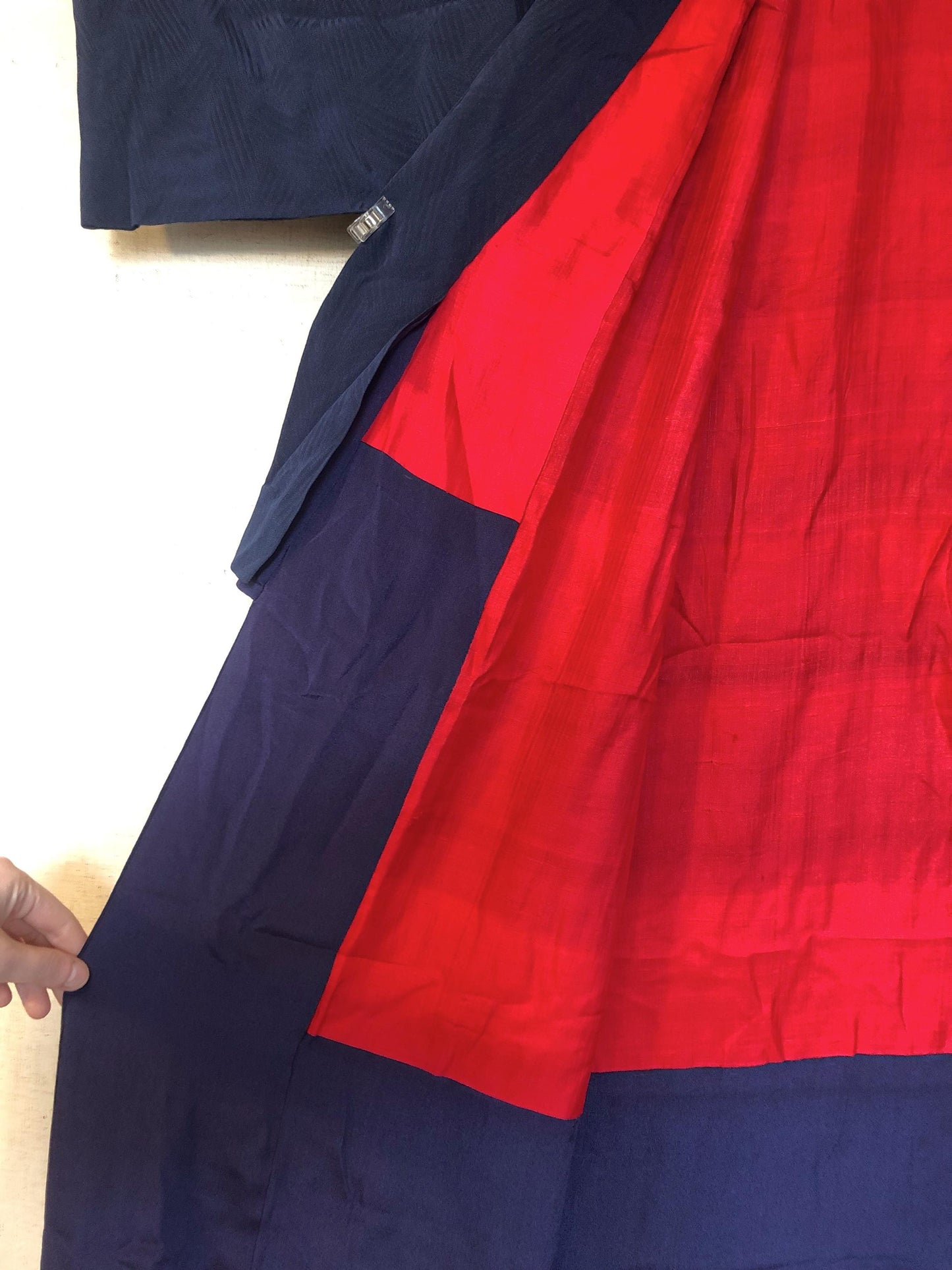 Simple vintage kimono - dark blue with a single family crest (B grade)