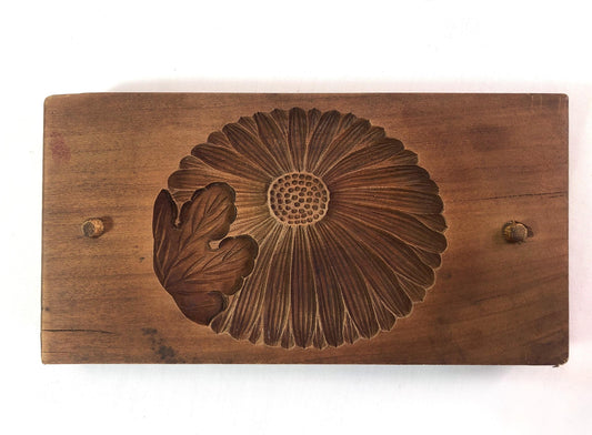 Vintage Japanese wagashi press mold - chrysanthemum flower