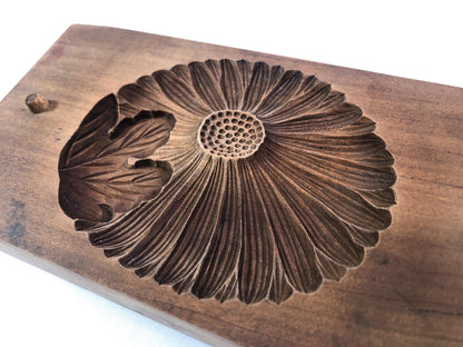 Vintage Japanese wagashi press mold - chrysanthemum flower