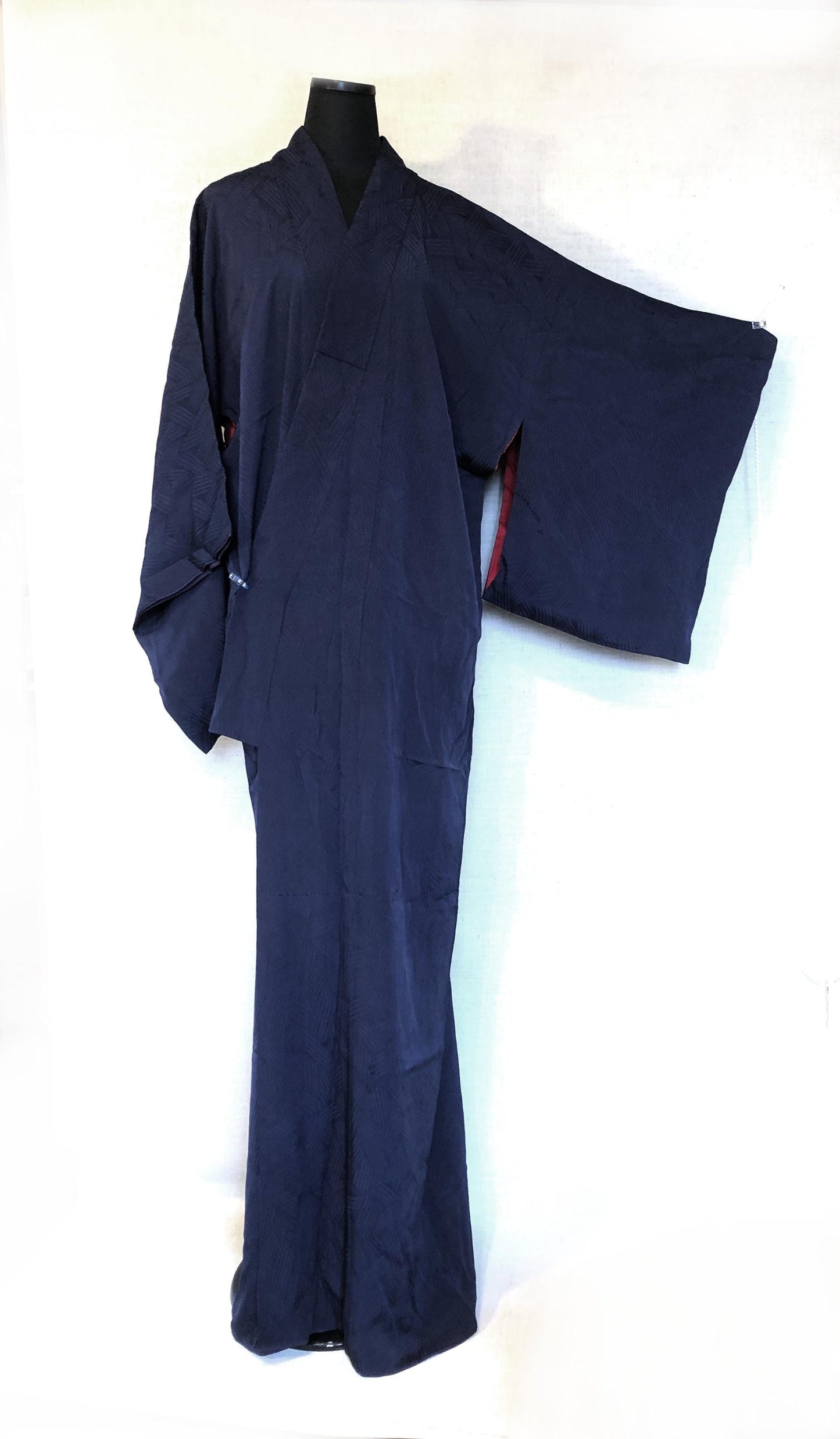 Simple vintage kimono - dark blue with a single family crest (B grade)