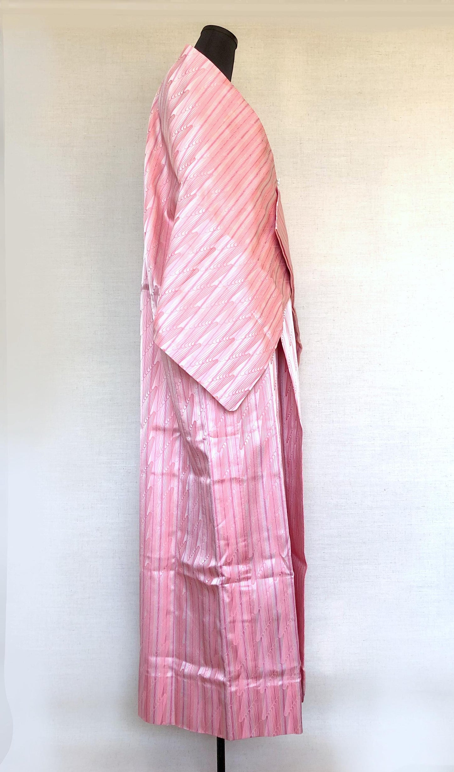 Traditional Japanese long kimono coat - cute light pink