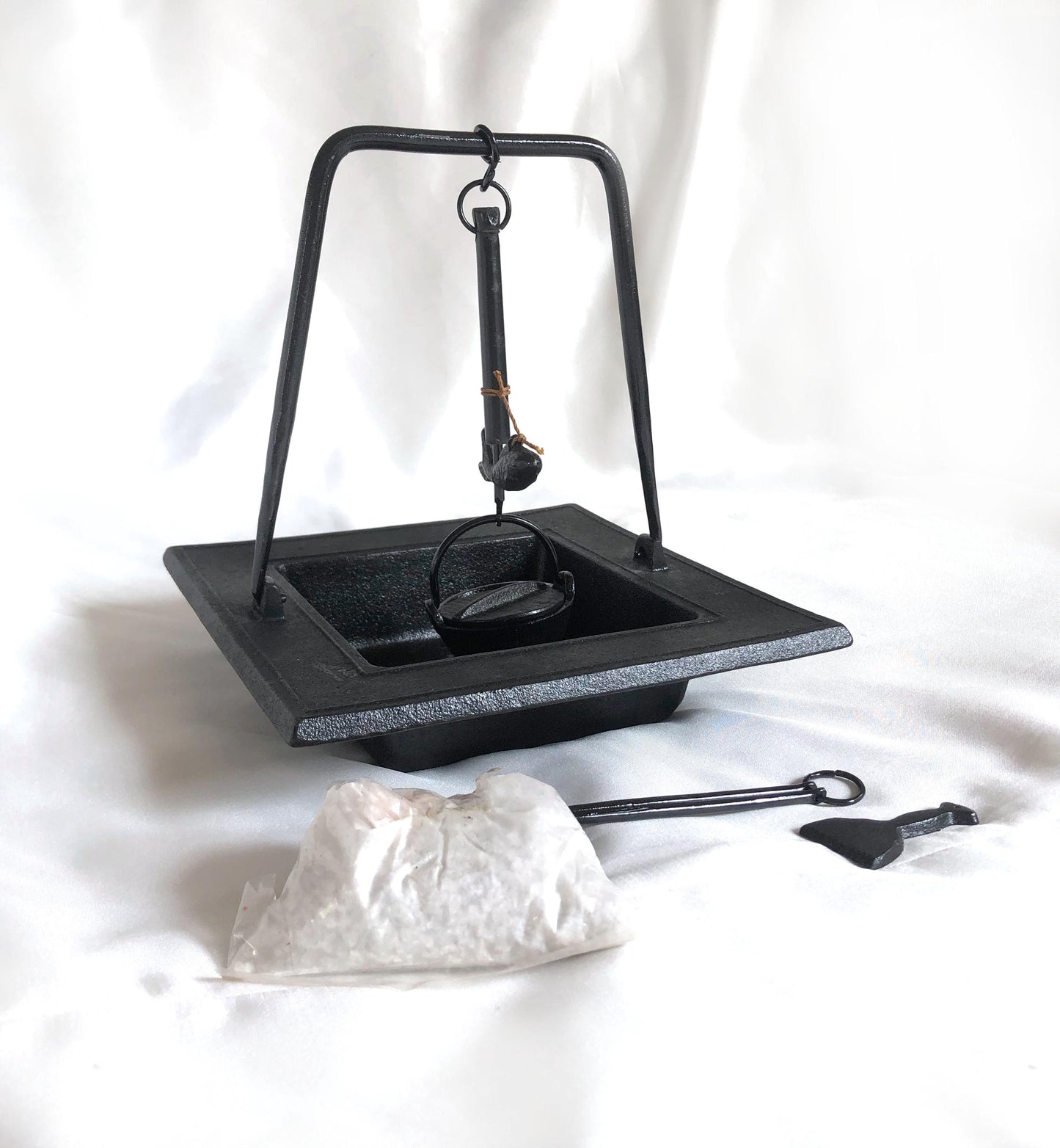 Big Japanese iron cast ashtray / incense burner - traditional hearth irori