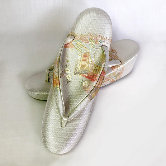 SOLDOUT. Vintage Japanese zori shoes - size 23cm - silver and pink