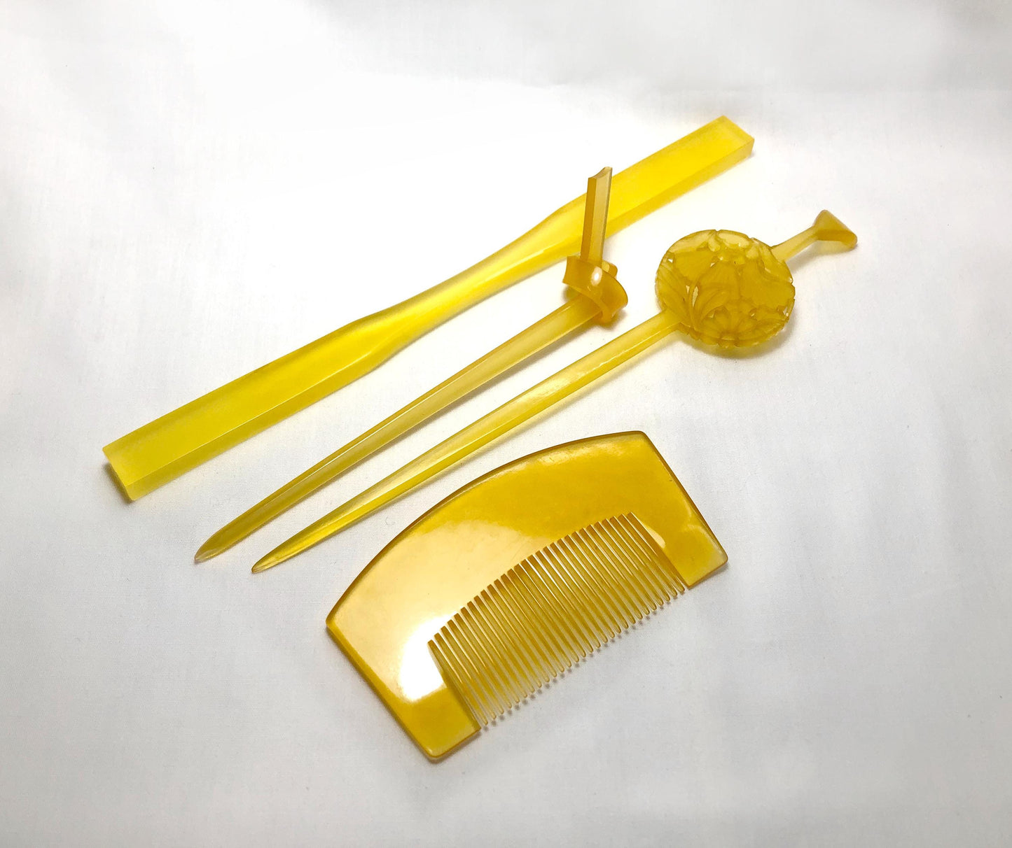 Vintage Japanese hair accessory set - a comb and hairpins (set of 4)