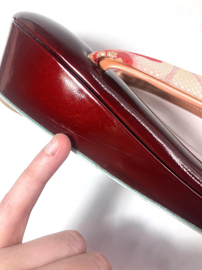 Vintage Japanese Zori Sandals: Red Sakura Pattern, Size US 6-6.5