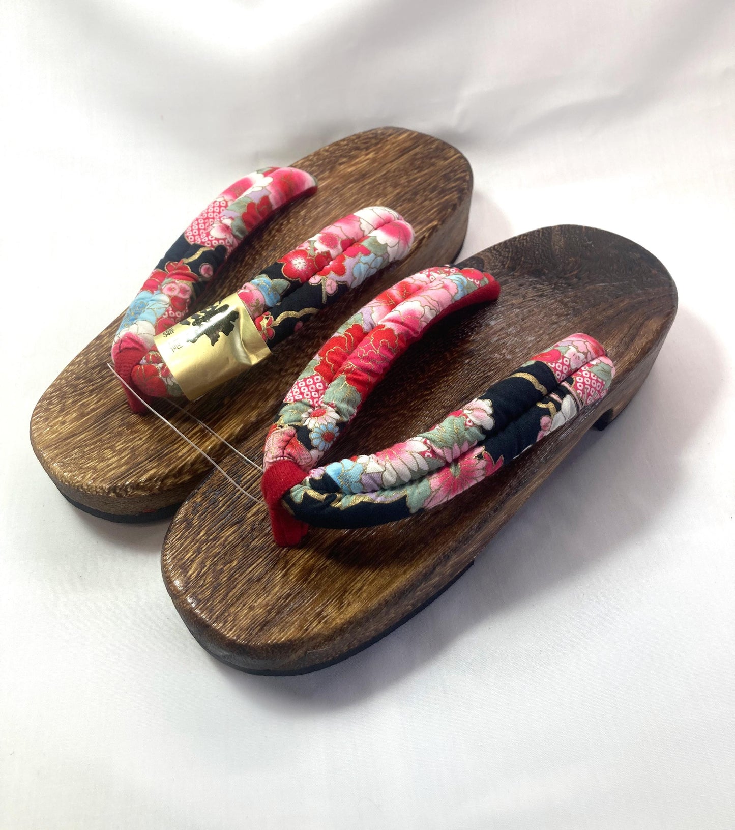 Casual wooden geta - traditional Japanese shoes with colorful straps
