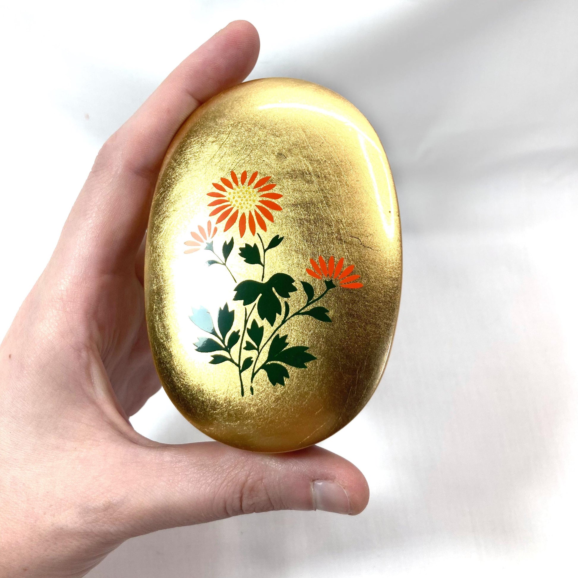 Small Japanese box with gold leaf cover - chrysanthemum