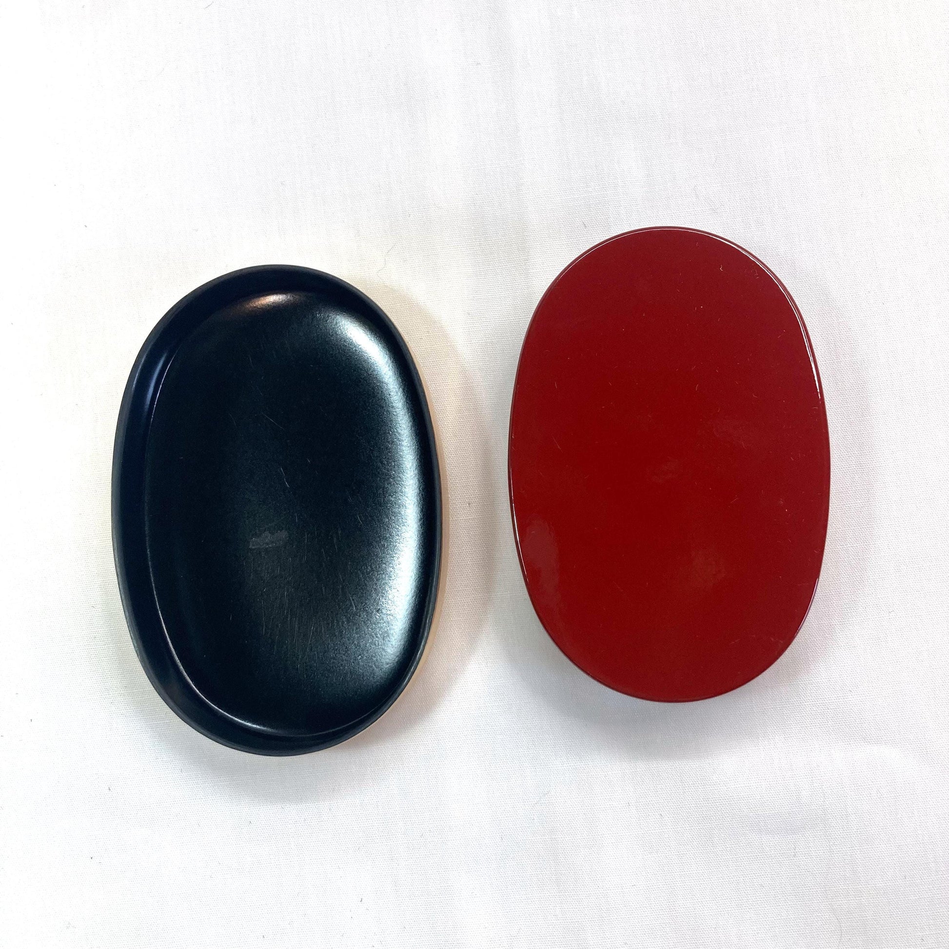 Small Japanese box with gold leaf cover - chrysanthemum