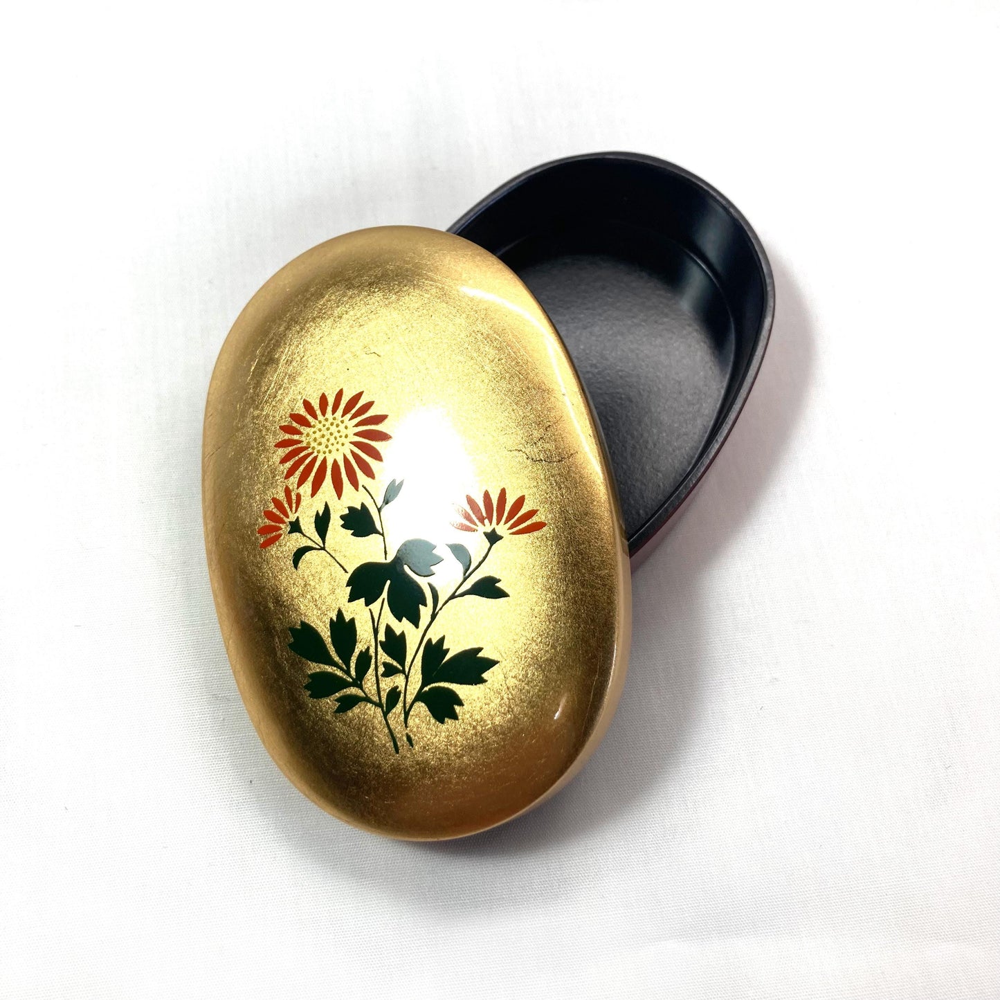 Small Japanese box with gold leaf cover - chrysanthemum