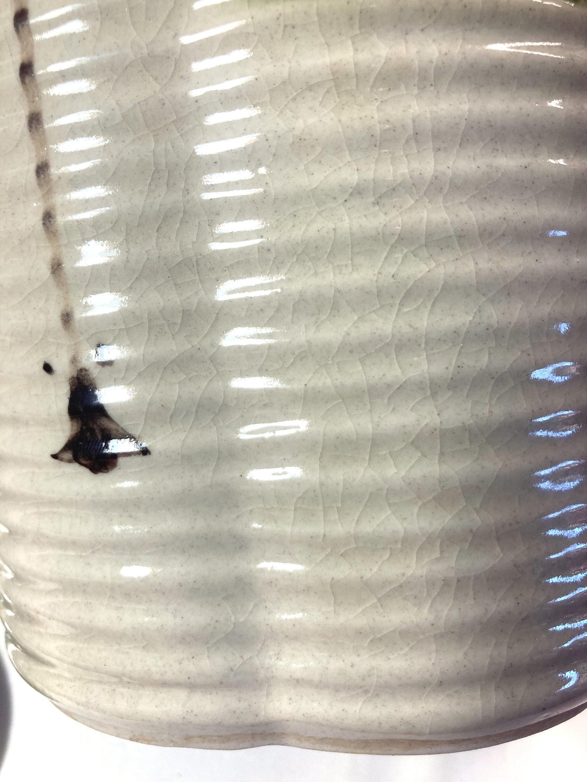 Mizusashi - water jar for tea ceremony - flower-shaped green and white jar