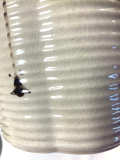 Mizusashi - water jar for tea ceremony - flower-shaped green and white jar