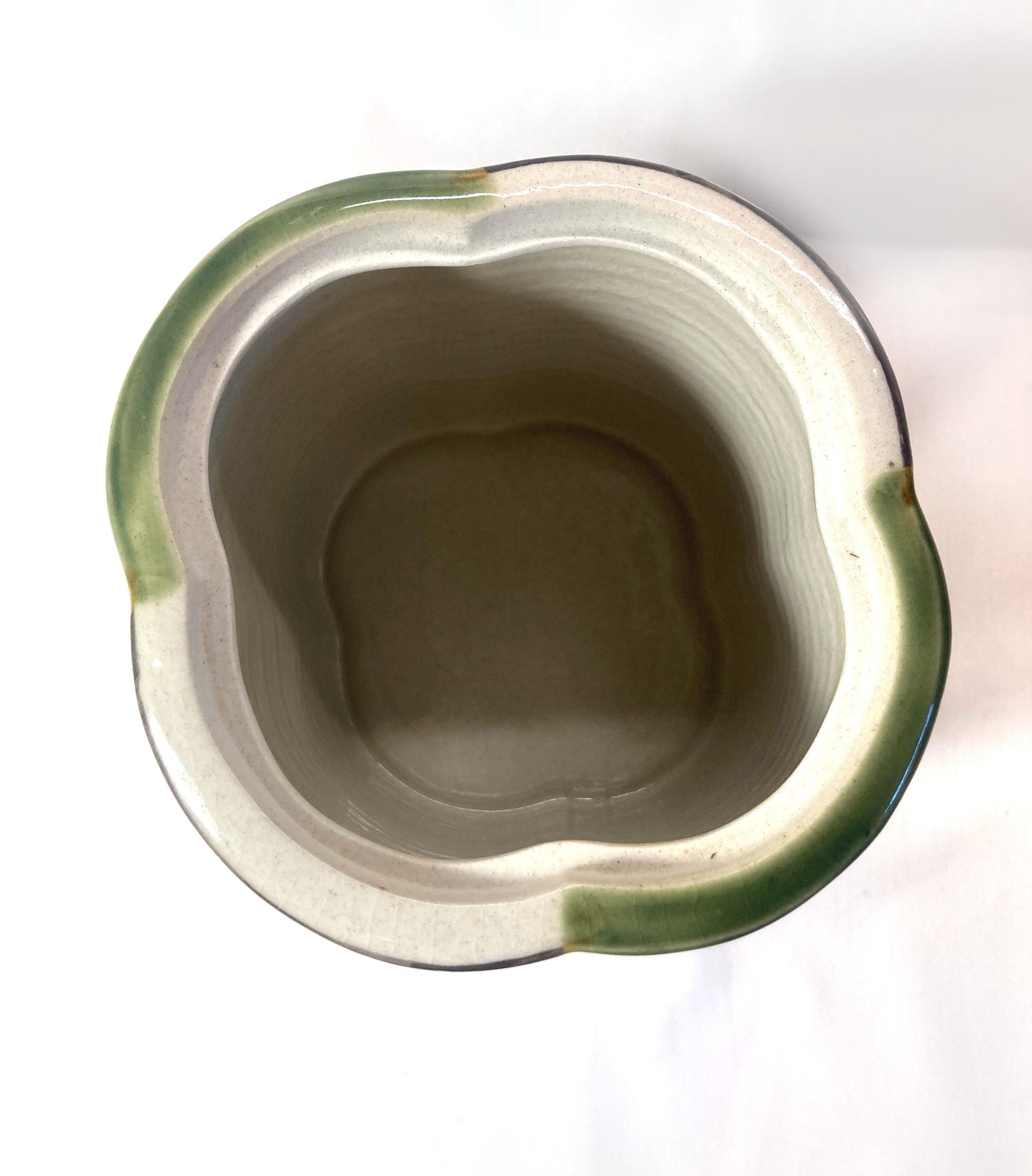 Mizusashi - water jar for tea ceremony - flower-shaped green and white jar