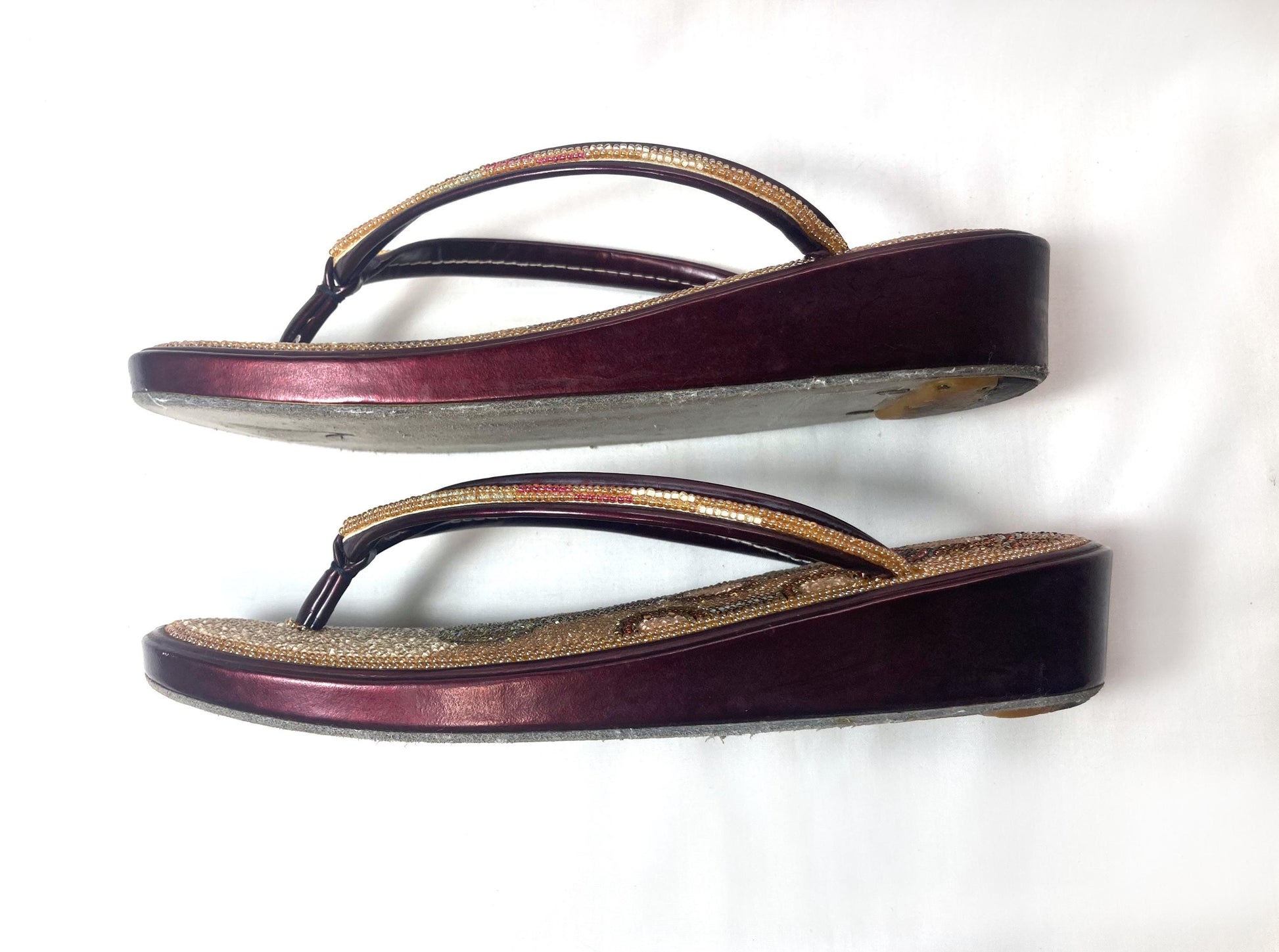 Unique vintage Japanese zori - beaded burgundy and beige art deco pattern