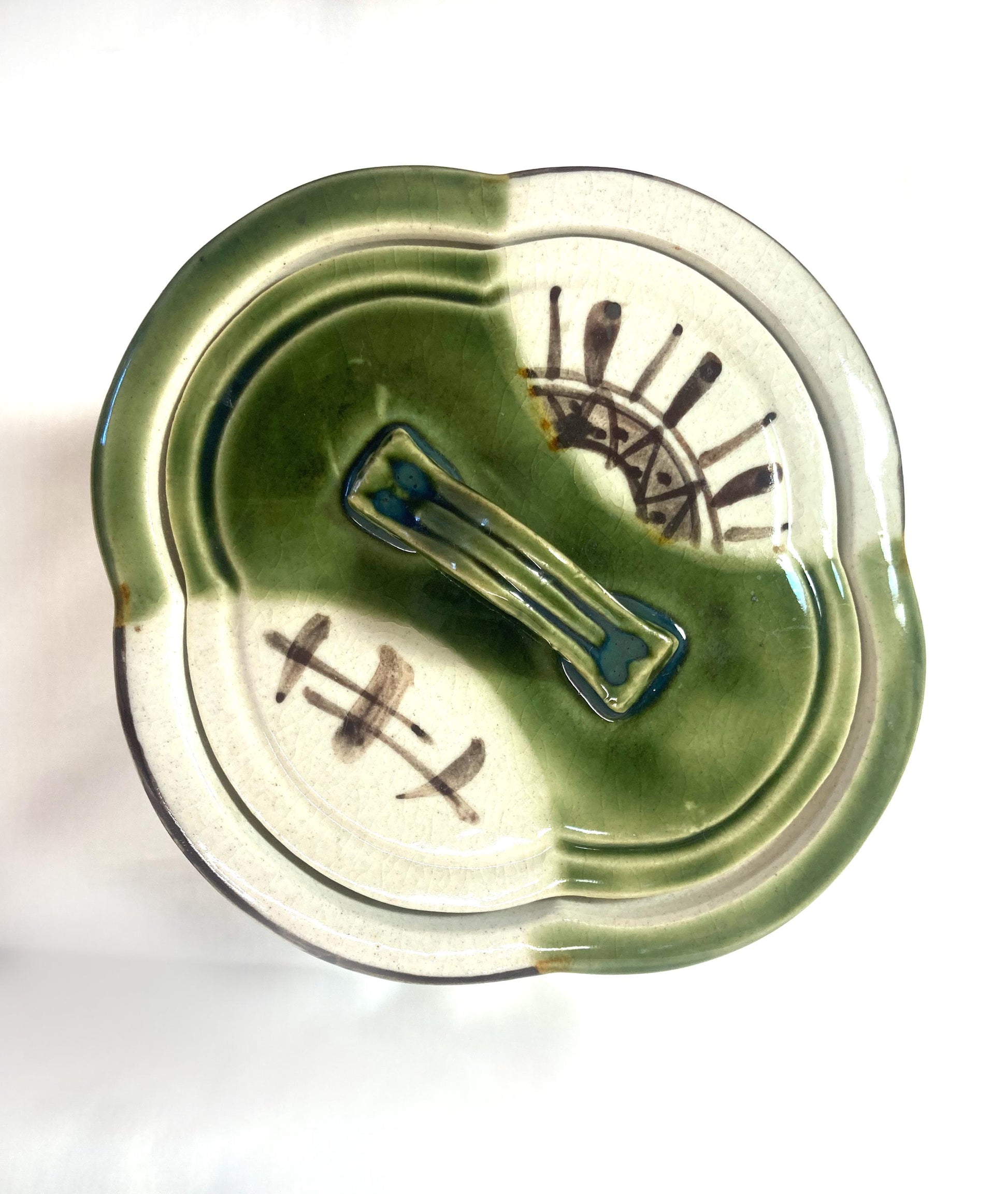 Mizusashi - water jar for tea ceremony - flower-shaped green and white jar