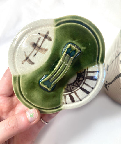 Mizusashi - water jar for tea ceremony - flower-shaped green and white jar