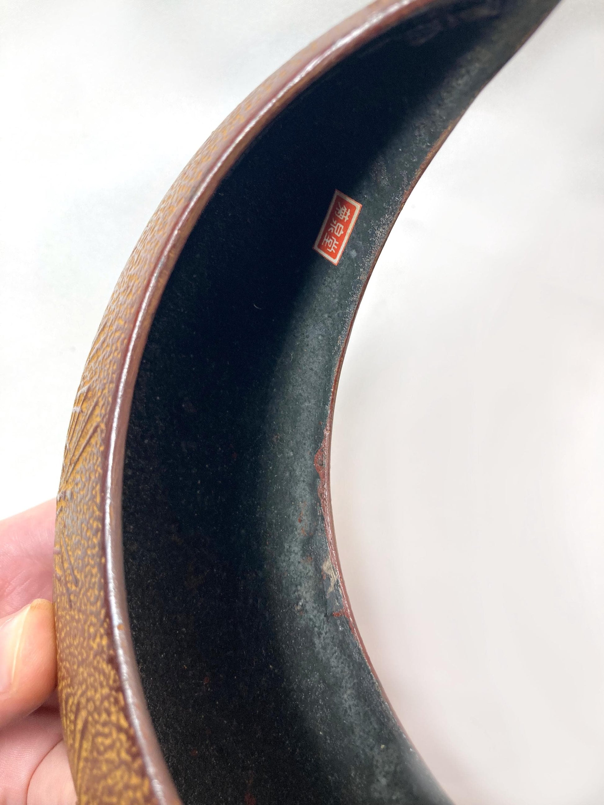 Hanging ikebana vase - monkey reaching for a moon (pine branches/ brown)