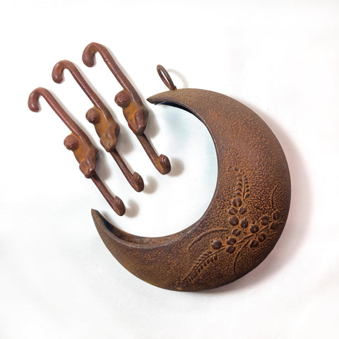 Hanging ikebana vase - monkey reaching for a moon (foliage/ brown)