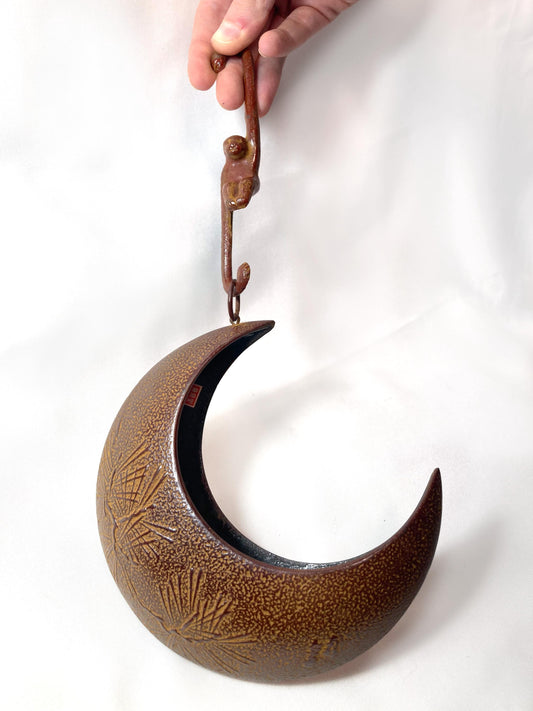 Hanging ikebana vase - monkey reaching for a moon (pine branches/ brown)