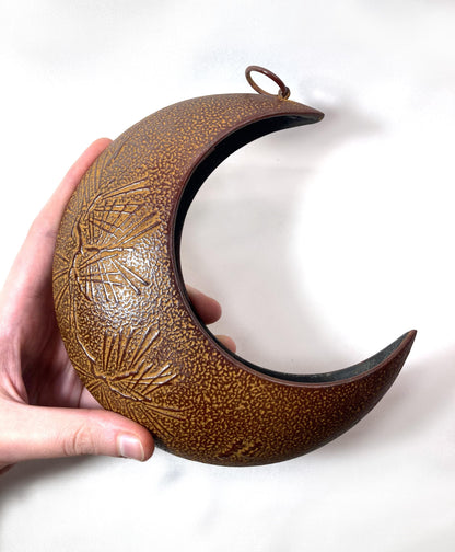 Hanging ikebana vase - monkey reaching for a moon (pine branches/ brown)