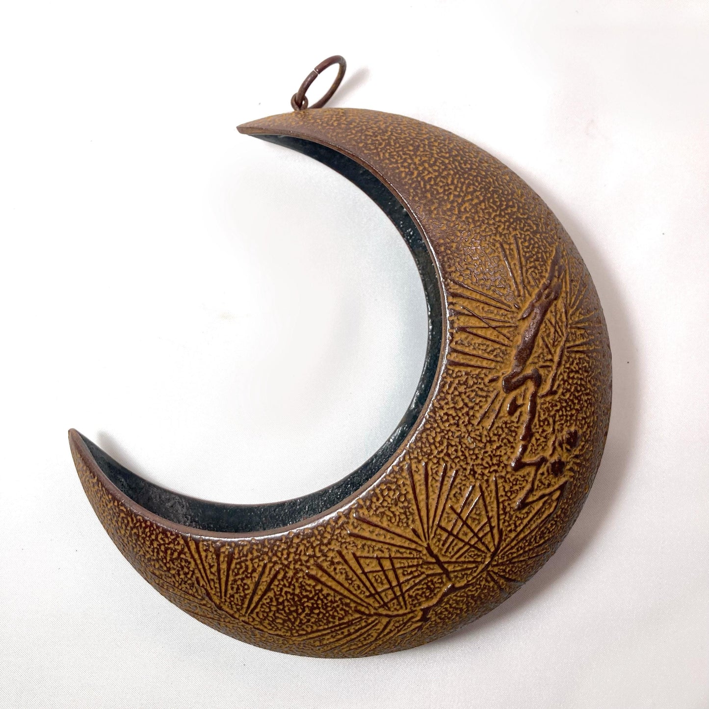 Hanging ikebana vase - monkey reaching for a moon (pine branches/ brown)