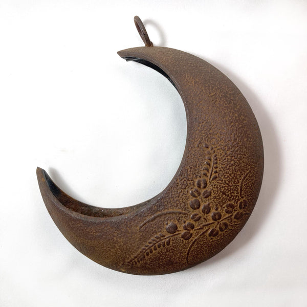Hanging ikebana vase - monkey reaching for a moon (foliage/ brown)