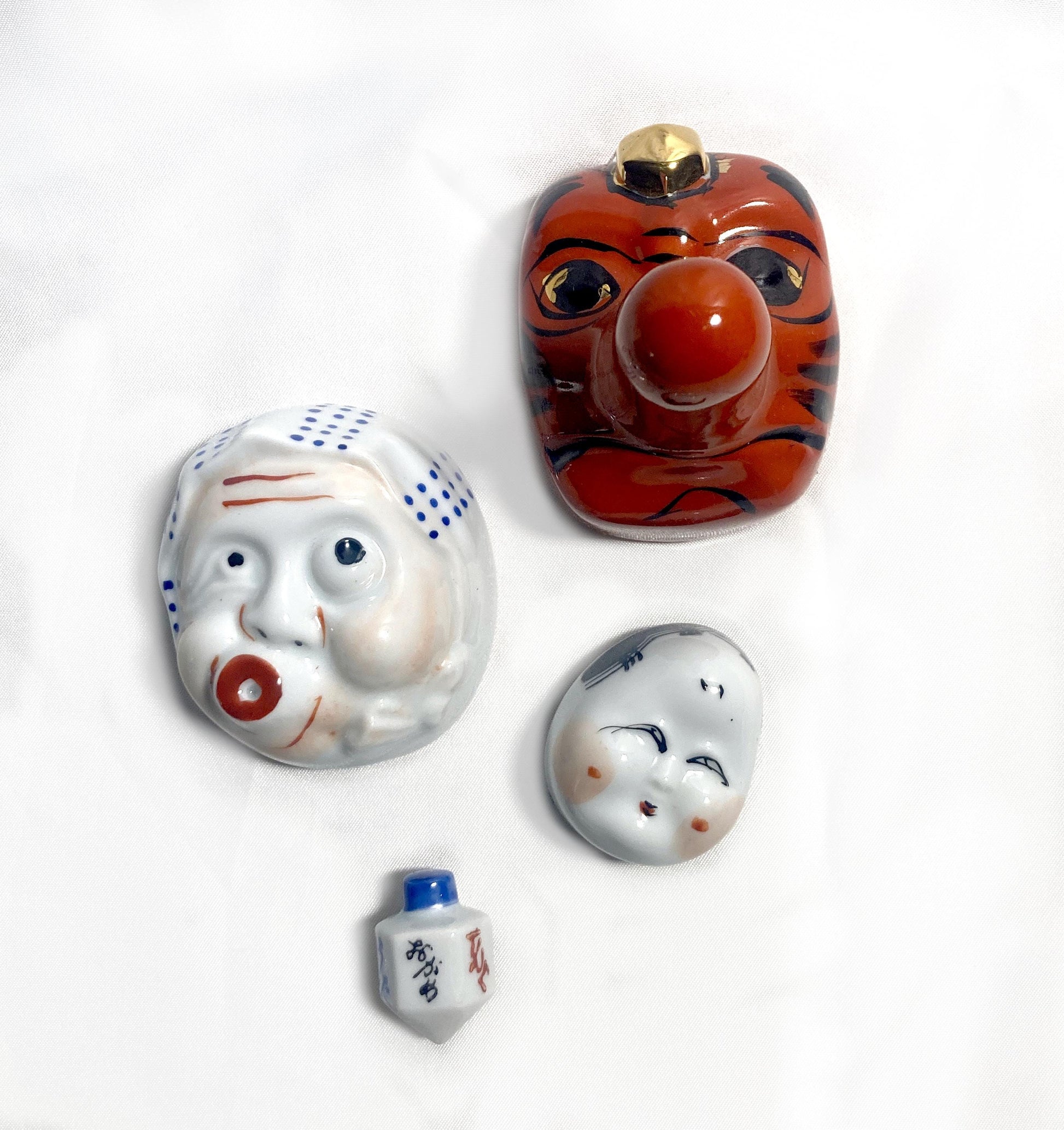 Japanese drinking game set - beku hai - set of 3 sake cups and a spinning top