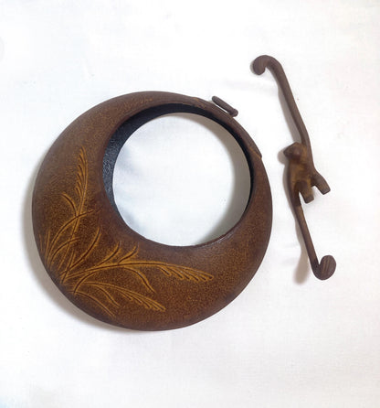 Hanging ikebana vase - monkey reaching for a moon (full moon - M size)