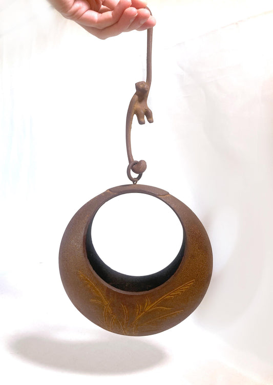 Hanging ikebana vase - monkey reaching for a moon (full moon - M size)