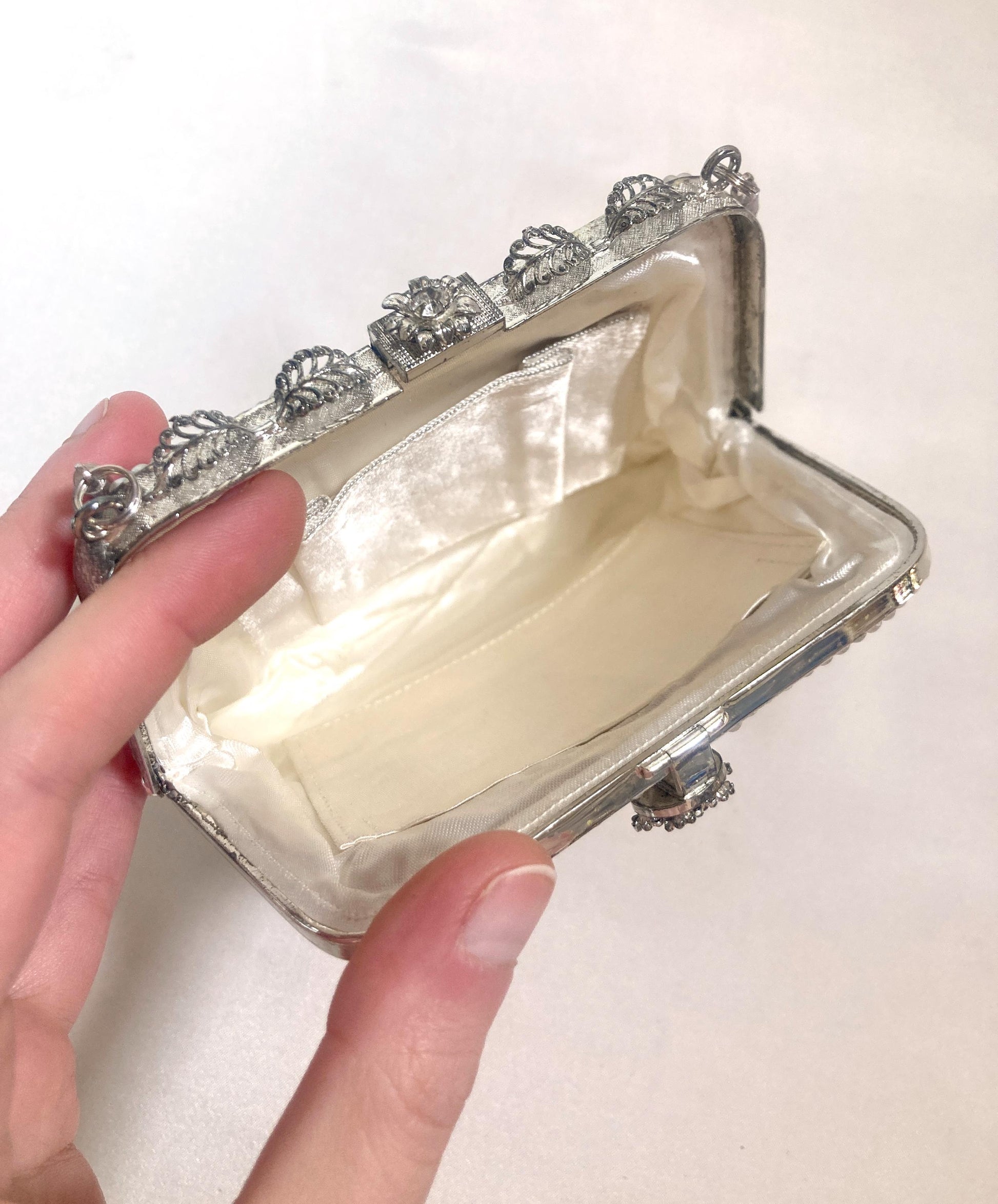 Miniature beaded kimono handbag - pearls with a rhinestone accent