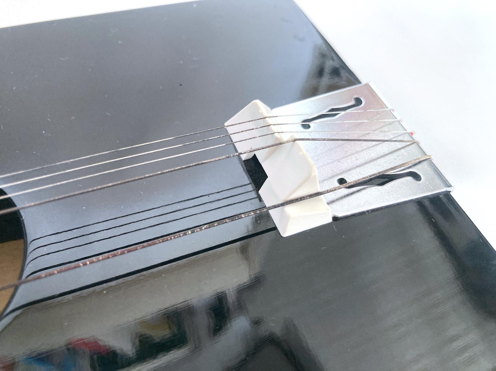 Traditional Japanese instrument taishōgoto (大正琴) with soft case - 5 string harp with an image of Mt.Fuji