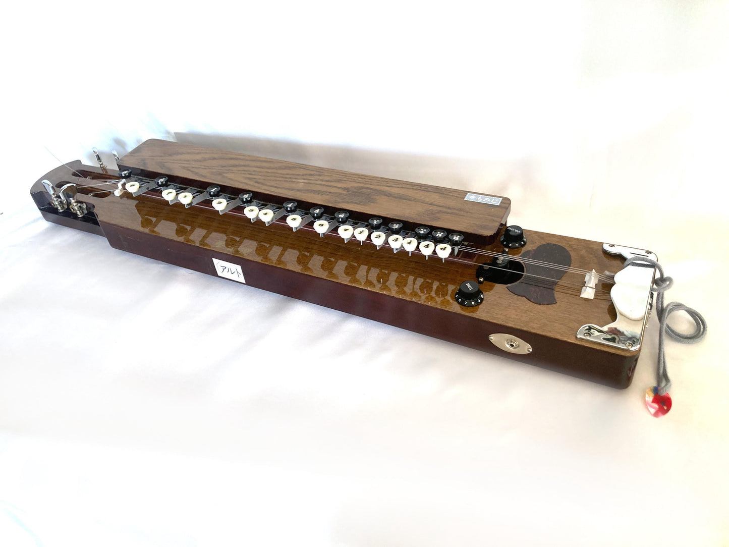 Taishōgoto harp (大正琴) "Momiji" with tone and volume adjustment in a hard case