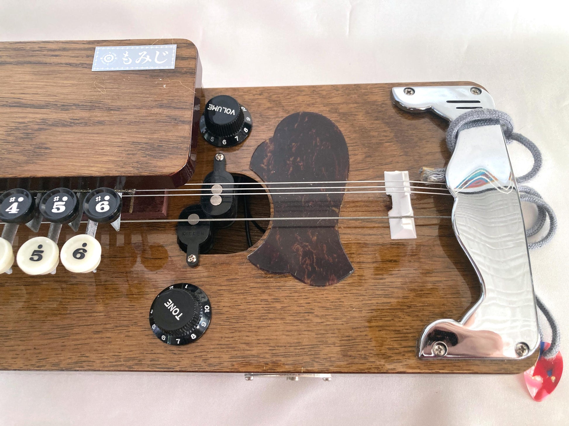 Taishōgoto harp (大正琴) "Momiji" with tone and volume adjustment in a hard case