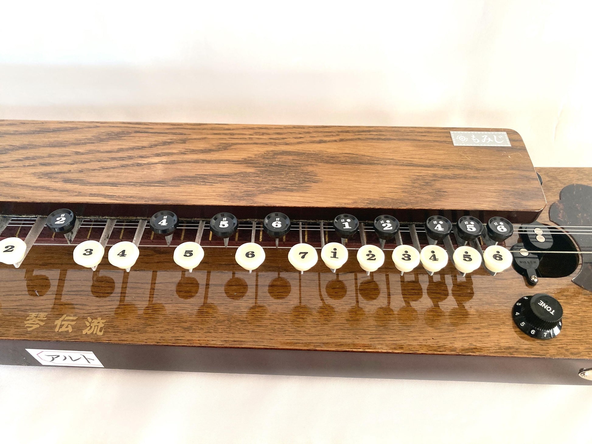 Taishōgoto harp (大正琴) "Momiji" with tone and volume adjustment in a hard case