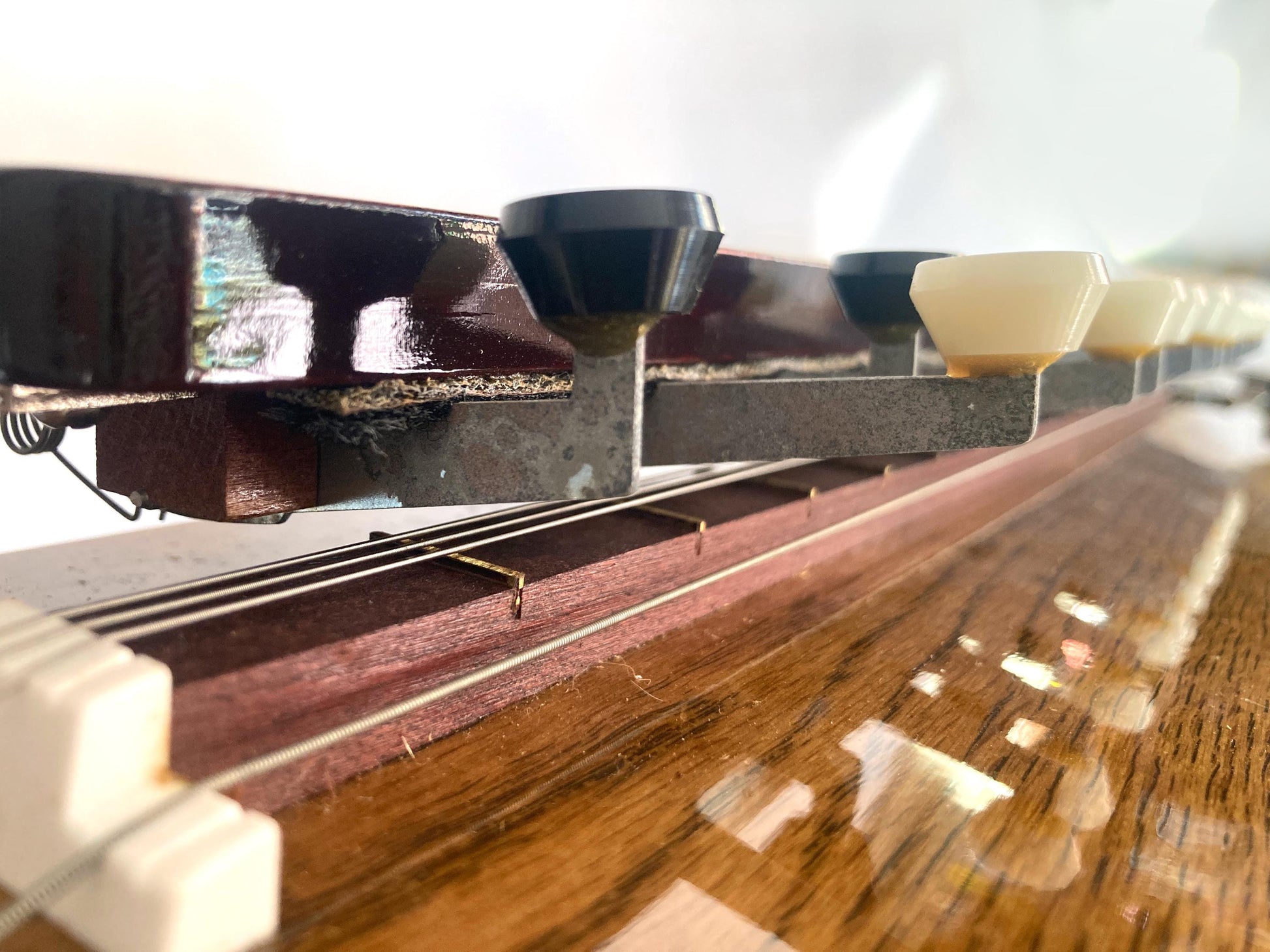 Taishōgoto harp (大正琴) "Momiji" with tone and volume adjustment in a hard case