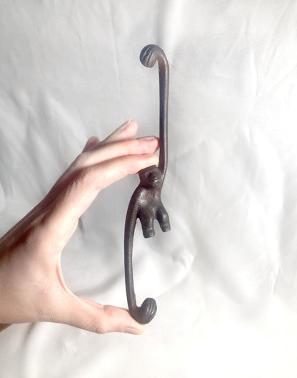 Hanging ikebana vase - monkey reaching for a moon (wisteria over a river/ brown - M size)