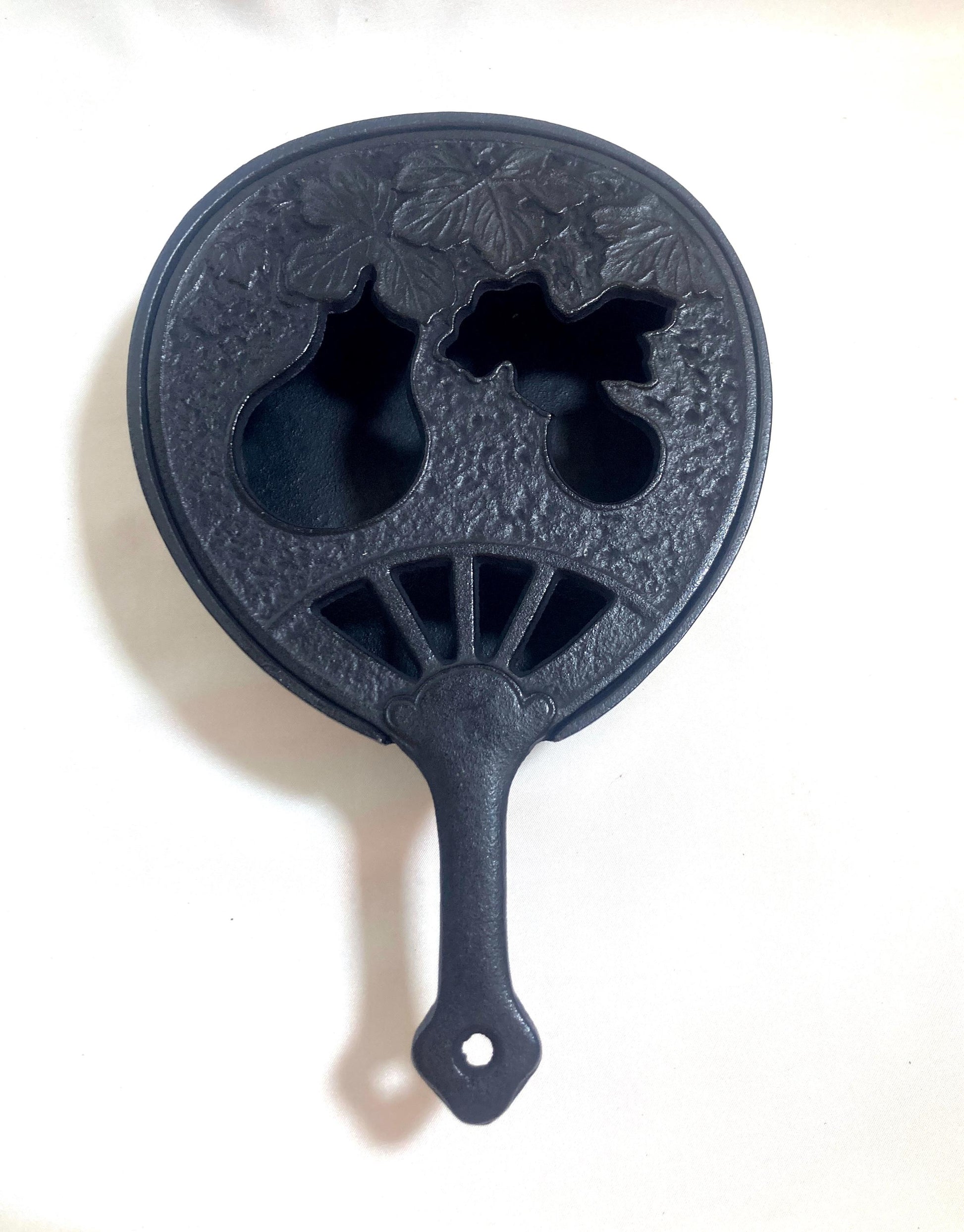 Iron cast Japanese incense burner - uchiwa handfan