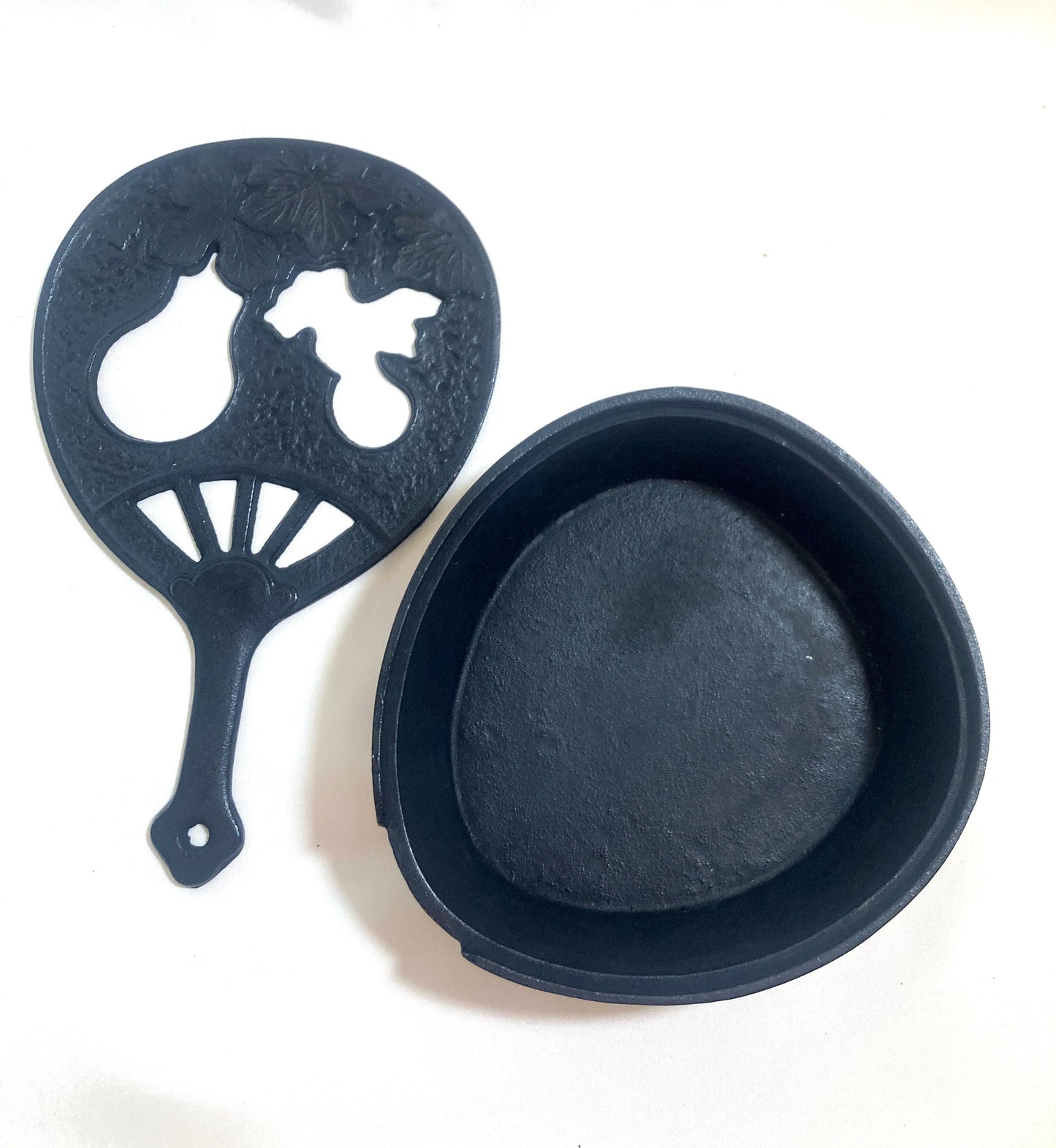 Iron cast Japanese incense burner - uchiwa handfan