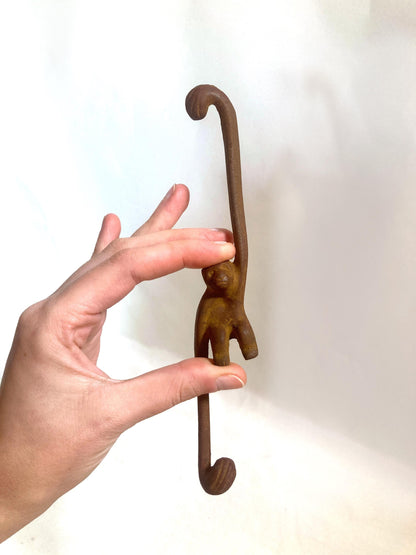 Hanging ikebana vase - monkey reaching for a moon (full moon - M size)