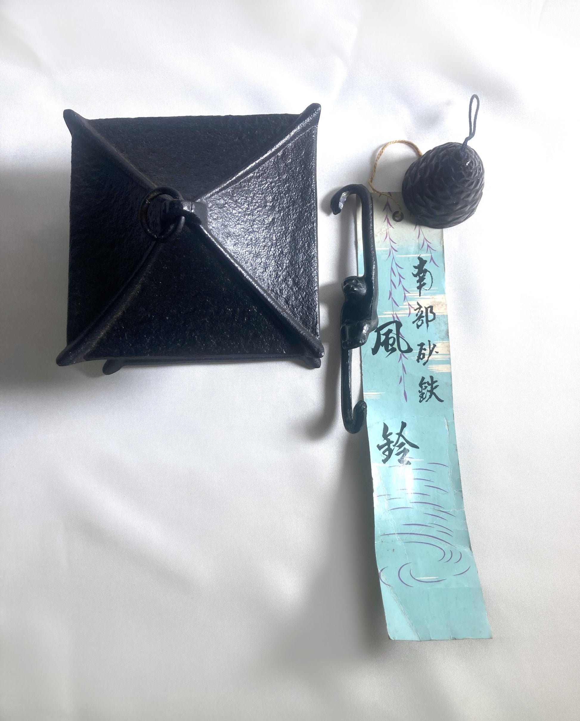 Cast iron wind chime (fuurin) - moon lantern and a monkey (small size)