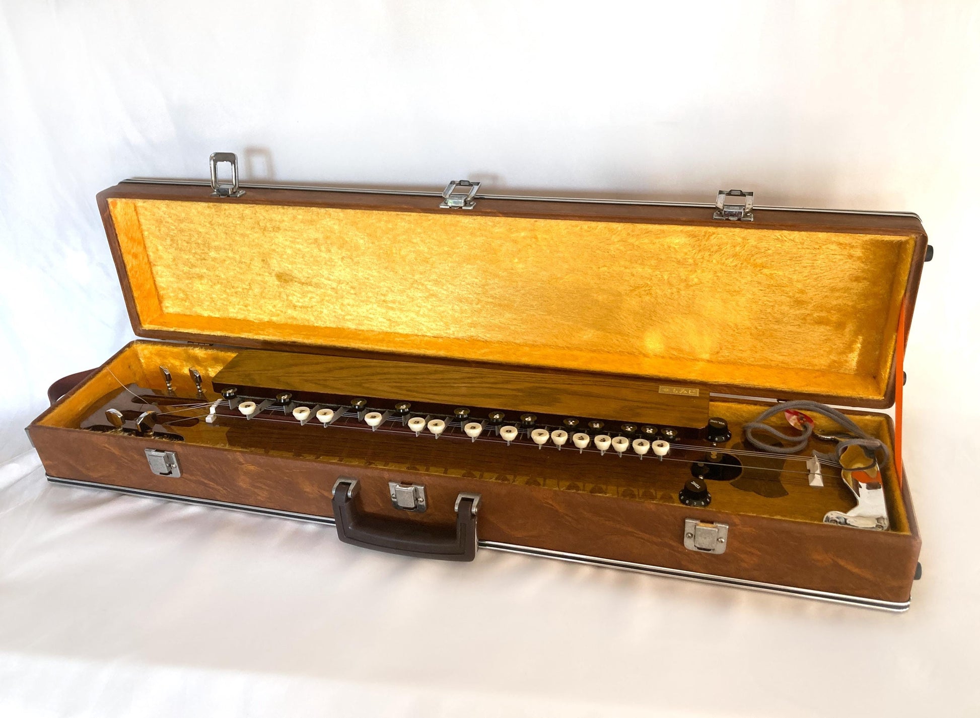 Taishōgoto harp (大正琴) "Momiji" with tone and volume adjustment in a hard case