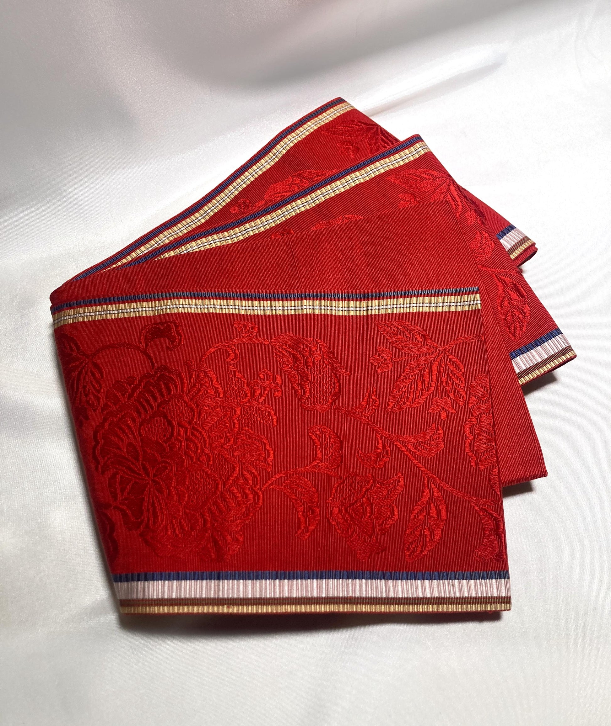 Elegant Japanese hanhaba obi - silk jacquard - red with floral pattern