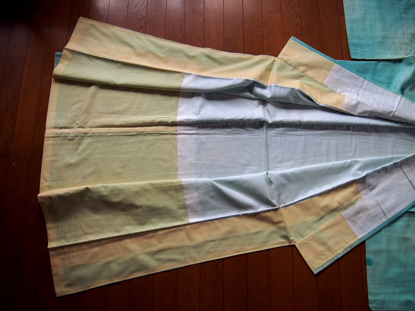 Kimono – mint green with flowers