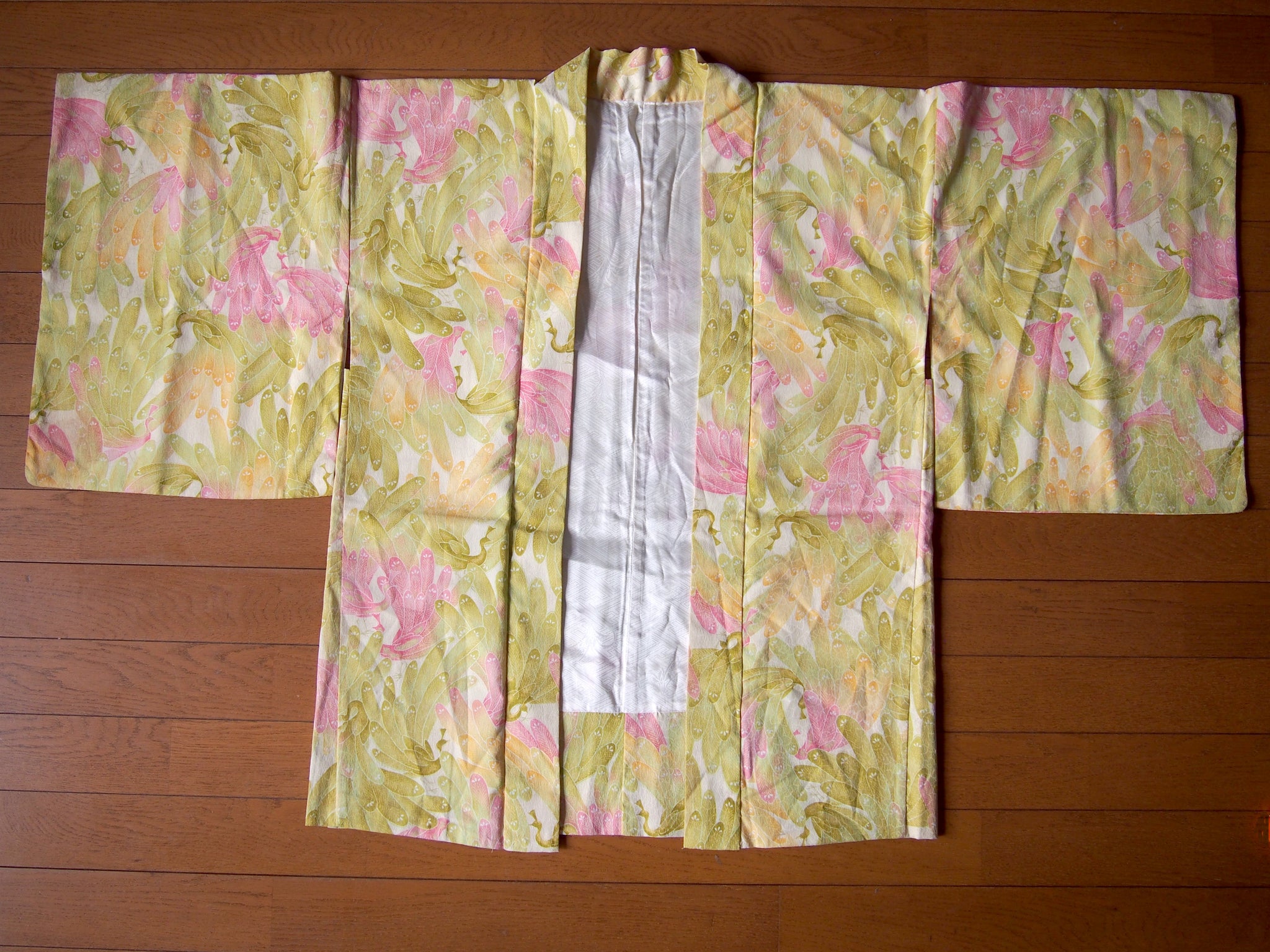 Haori - spring green w/images of peacocks