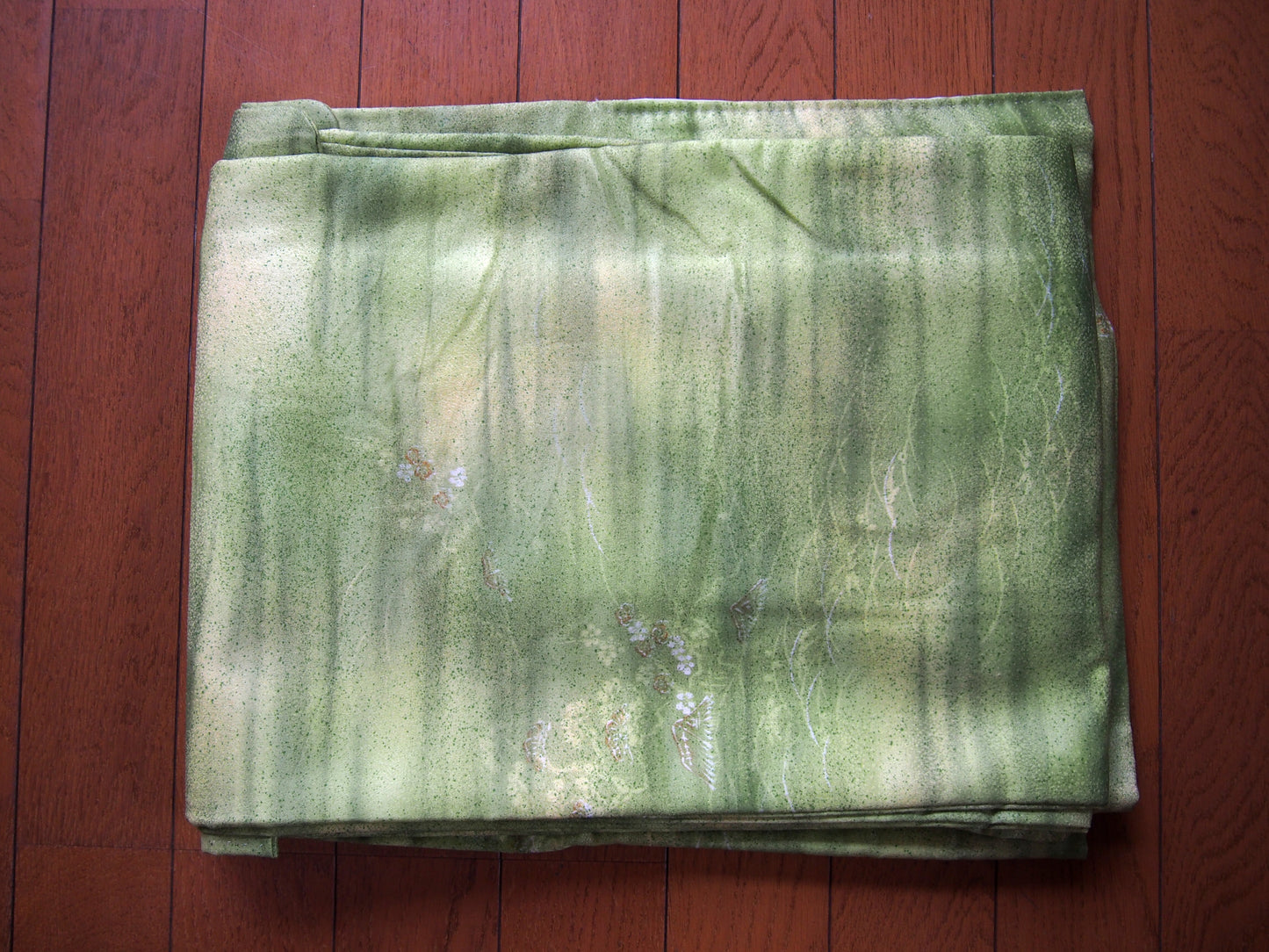 Vintage Kimono – farmhouses on spring green