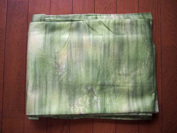Kimono- spring green w/farmhouses
