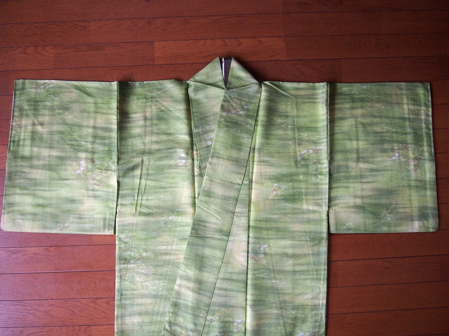 Vintage Kimono – farmhouses on spring green