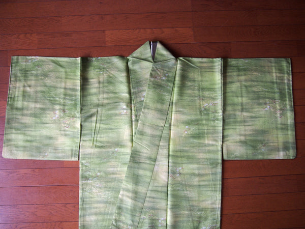 Kimono- spring green w/farmhouses