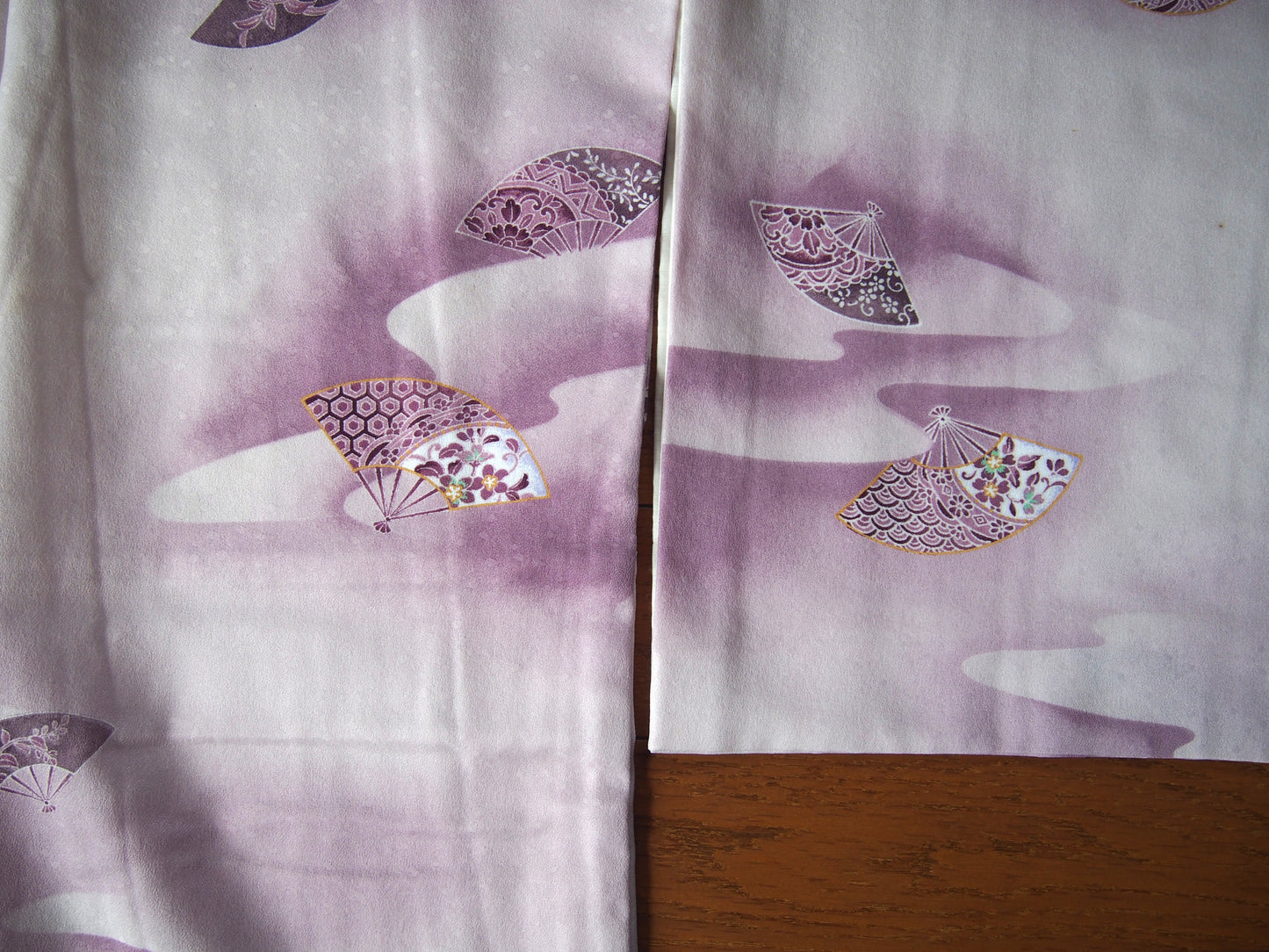 Kimono – fans on pastel purple