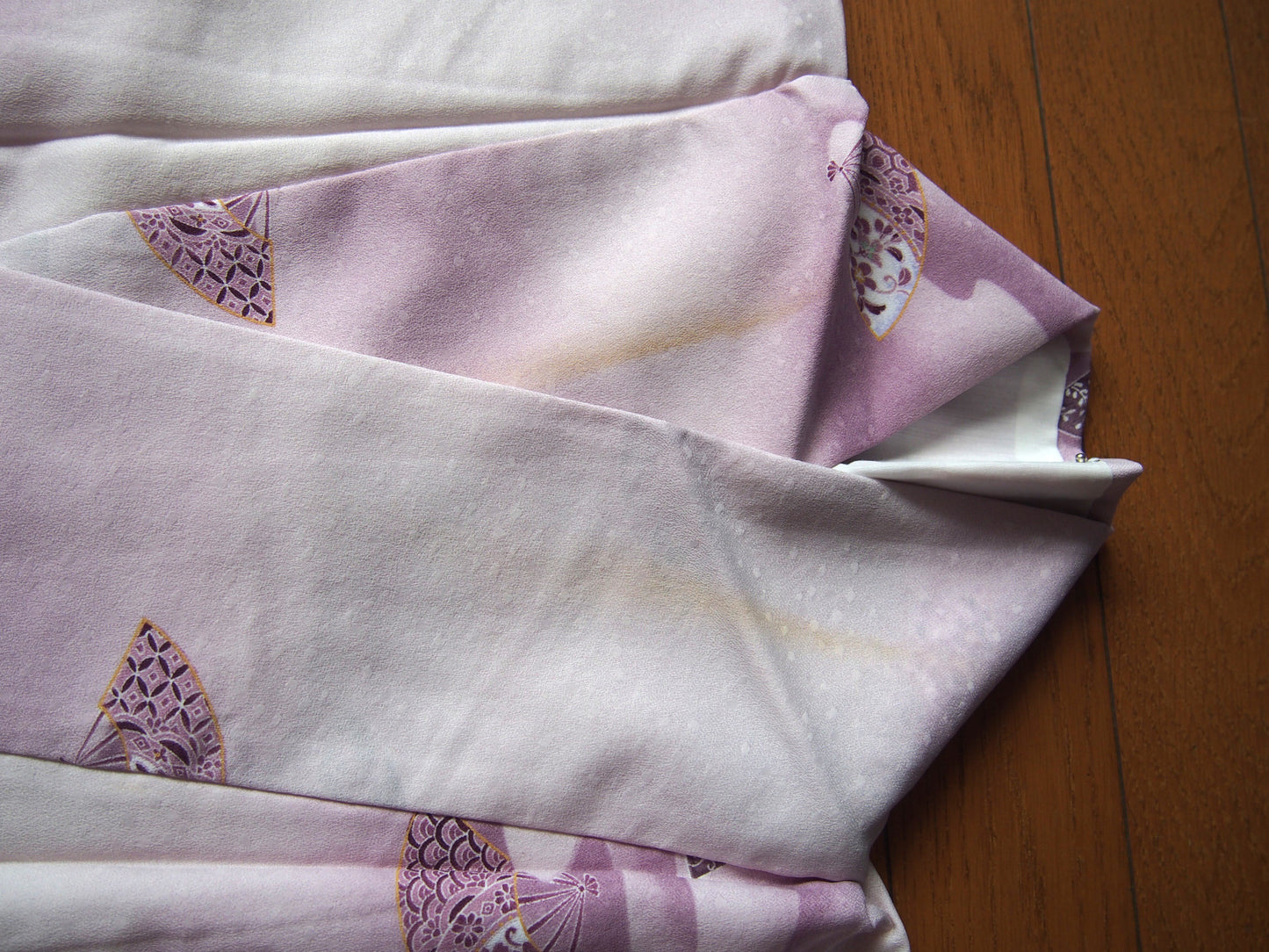 Kimono – fans on pastel purple
