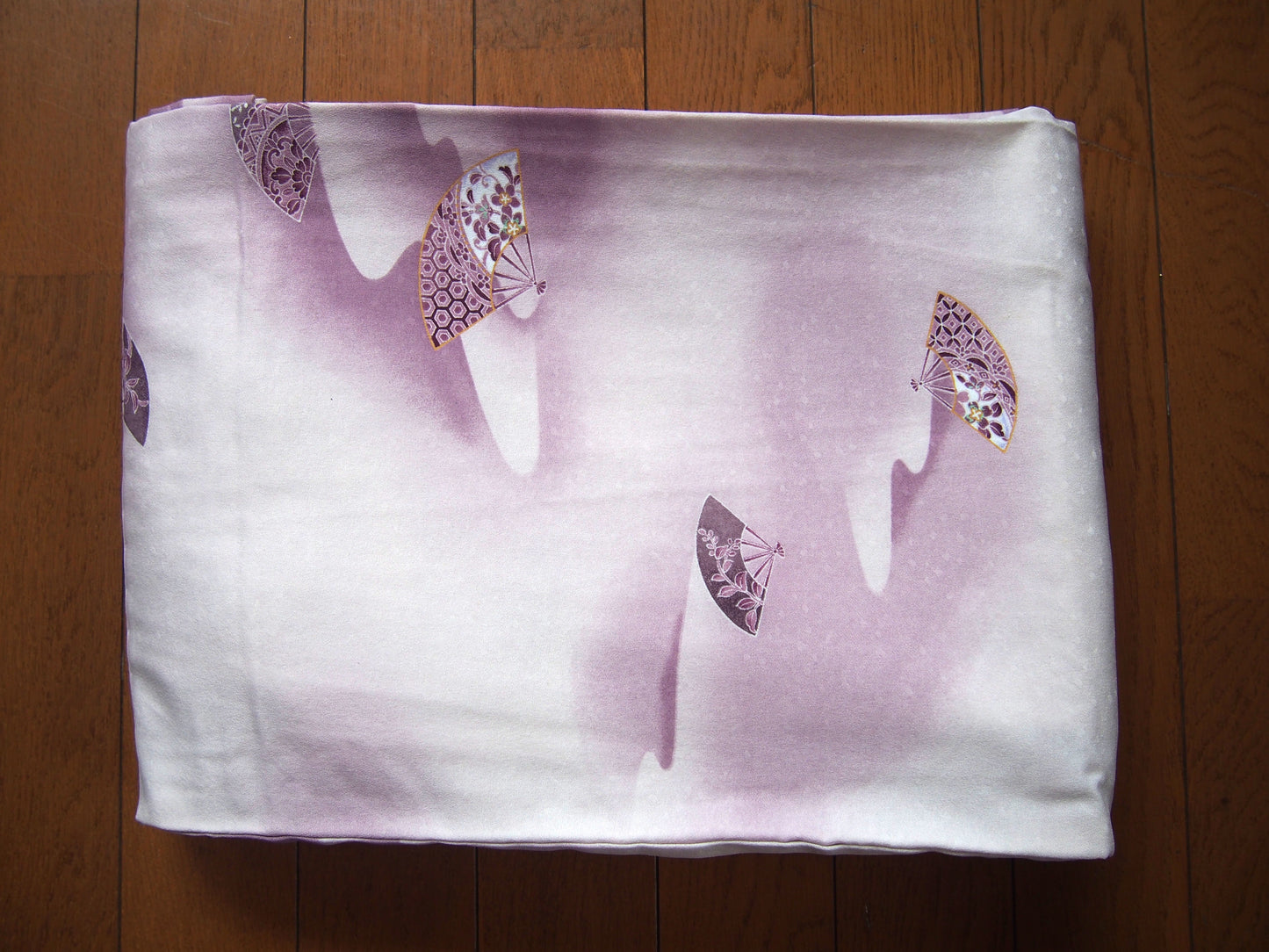 Kimono – fans on pastel purple
